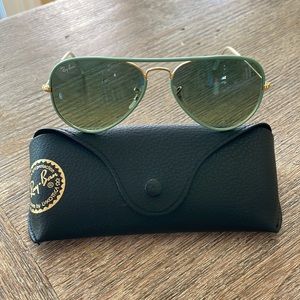 Brand new Ray Ban mint green frame aviator sunglasses!